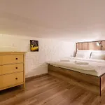 Yellow Compass Studio W40