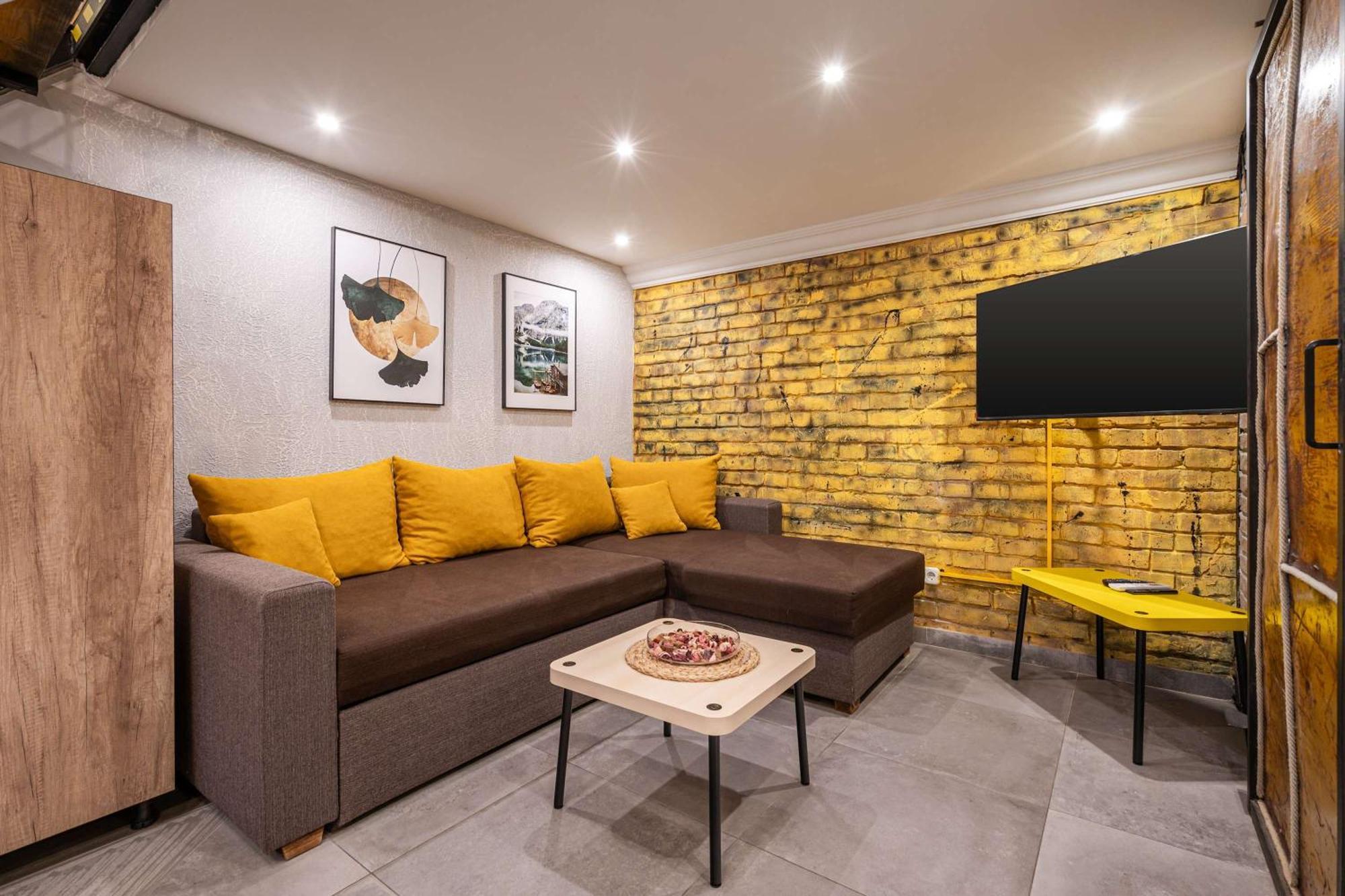 Yellow Compass W40 Apartment Budapest